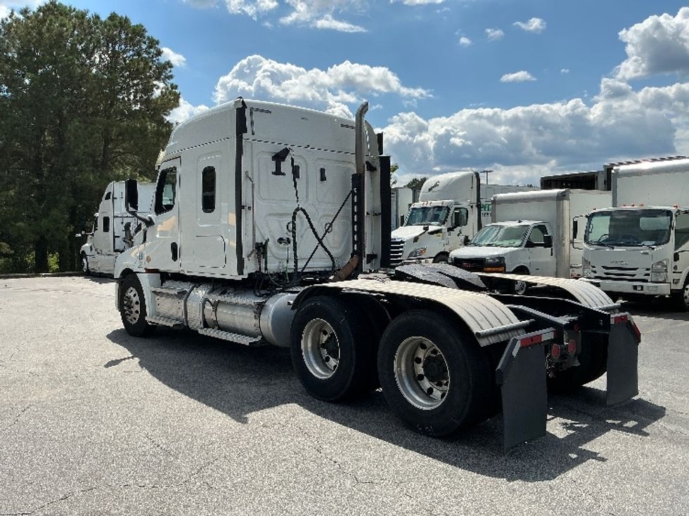 Sleeper Tractor-Heavy Duty Tractors-Freightliner-2020-T12664ST-West Columbia-SC-395,640\n\t\tmiles-$ 71,000 - Image 5