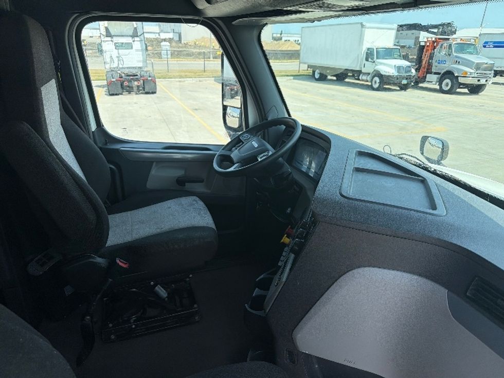 Sleeper Tractor-Heavy Duty Tractors-Freightliner-2020-T12664ST-West Fargo-ND-290,217\n\t\tmiles-$ 73,500 - Image 15