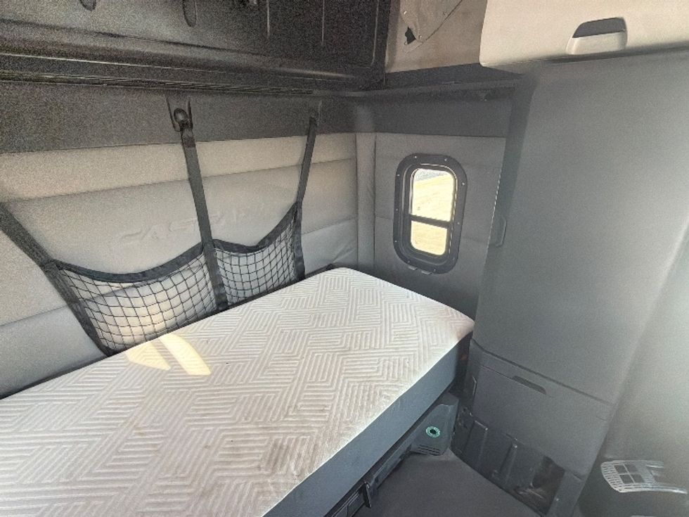 Sleeper Tractor-Heavy Duty Tractors-Freightliner-2020-T12664ST-West Fargo-ND-290,217\n\t\tmiles-$ 73,500 - Image 18