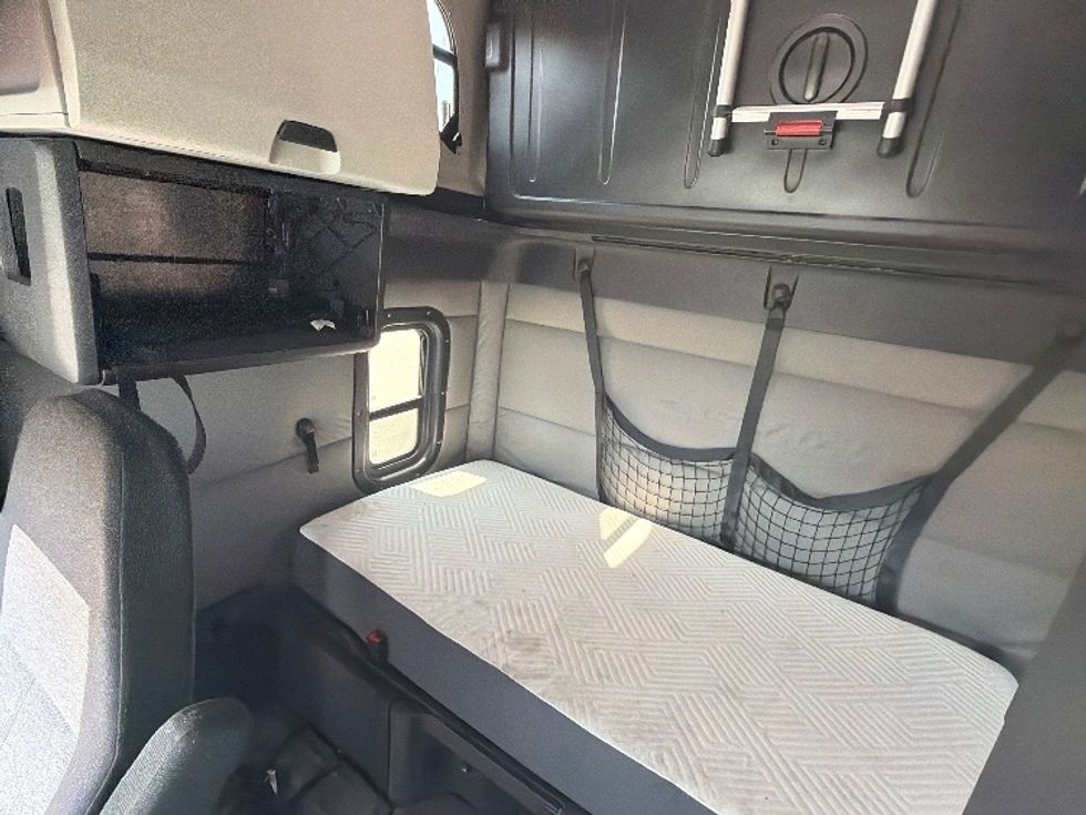 Sleeper Tractor-Heavy Duty Tractors-Freightliner-2020-T12664ST-West Fargo-ND-290,217\n\t\tmiles-$ 73,500 - Image 19