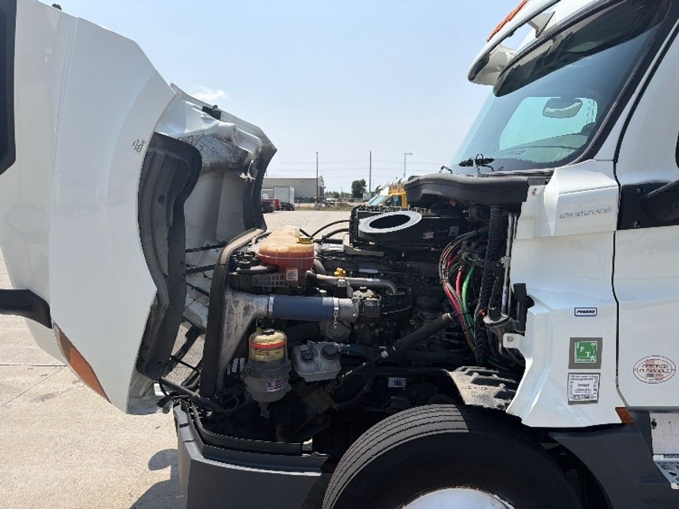 Sleeper Tractor-Heavy Duty Tractors-Freightliner-2020-T12664ST-West Fargo-ND-290,217\n\t\tmiles-$ 73,500 - Image 21