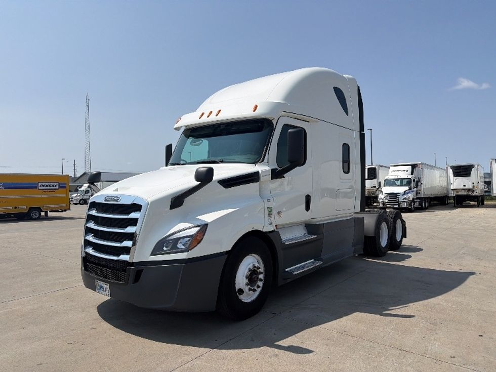 Sleeper Tractor-Heavy Duty Tractors-Freightliner-2020-T12664ST-West Fargo-ND-290,217\n\t\tmiles-$ 73,500 - Image 3