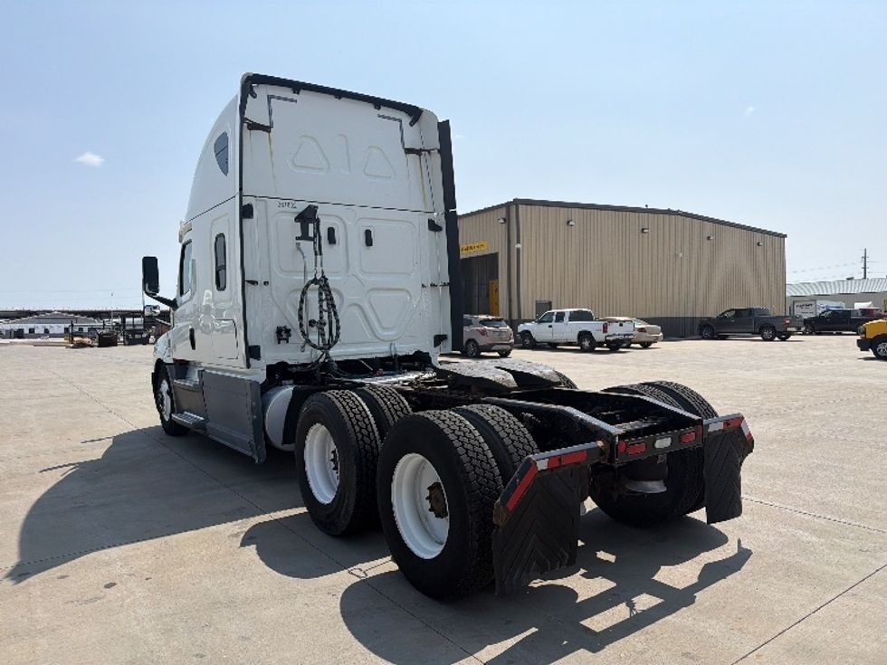 Sleeper Tractor-Heavy Duty Tractors-Freightliner-2020-T12664ST-West Fargo-ND-290,217\n\t\tmiles-$ 73,500 - Image 5