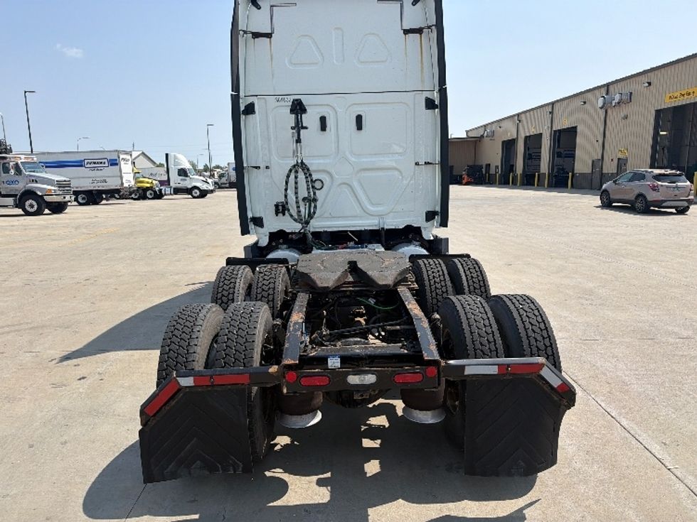 Sleeper Tractor-Heavy Duty Tractors-Freightliner-2020-T12664ST-West Fargo-ND-290,217\n\t\tmiles-$ 73,500 - Image 6