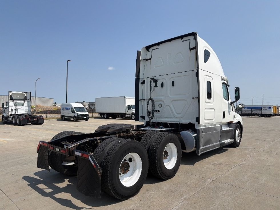 Sleeper Tractor-Heavy Duty Tractors-Freightliner-2020-T12664ST-West Fargo-ND-290,217\n\t\tmiles-$ 73,500 - Image 7