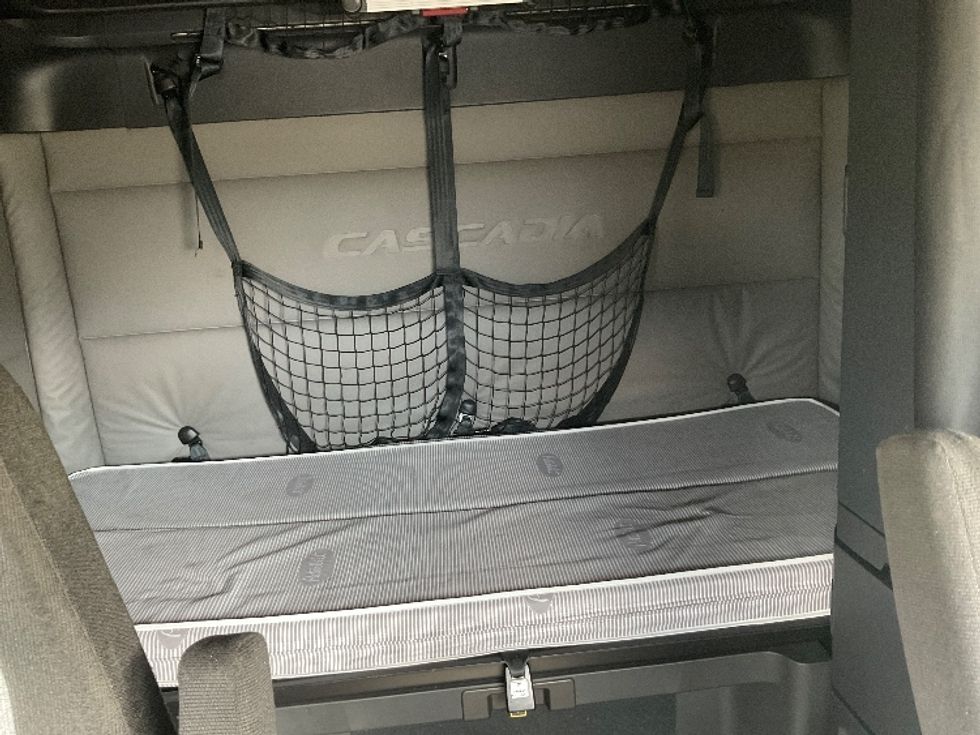 Sleeper Tractor-Heavy Duty Tractors-Freightliner-2020-T12664ST-West Fargo-ND-514,212\n\t\tmiles-$ 59,750 - Image 16