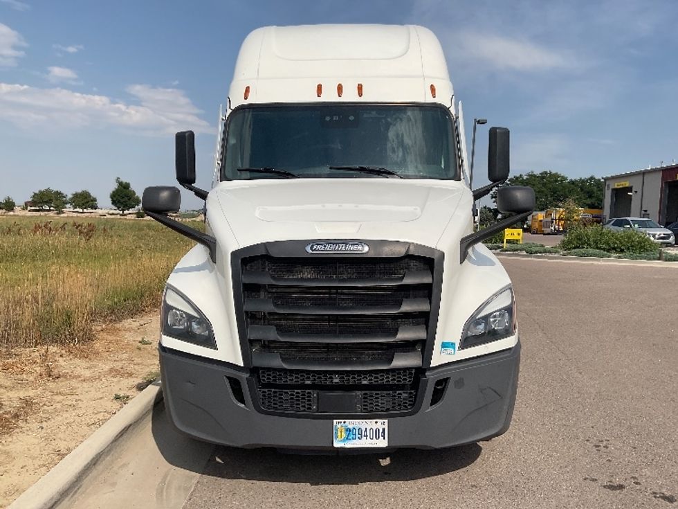 Sleeper Tractor-Heavy Duty Tractors-Freightliner-2020-T12664ST-West Fargo-ND-514,212\n\t\tmiles-$ 59,750 - Image 2