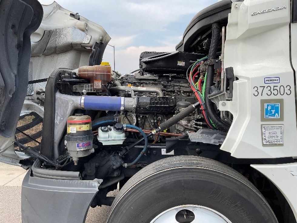 Sleeper Tractor-Heavy Duty Tractors-Freightliner-2020-T12664ST-West Fargo-ND-514,212\n\t\tmiles-$ 59,750 - Image 21