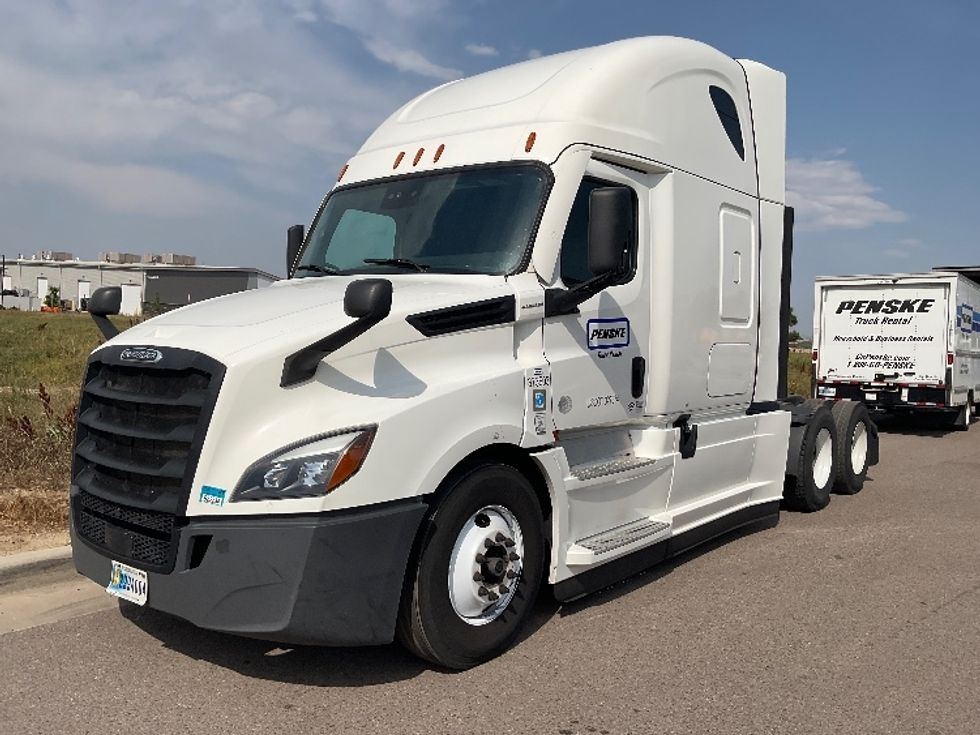 Sleeper Tractor-Heavy Duty Tractors-Freightliner-2020-T12664ST-West Fargo-ND-514,212\n\t\tmiles-$ 59,750 - Image 3