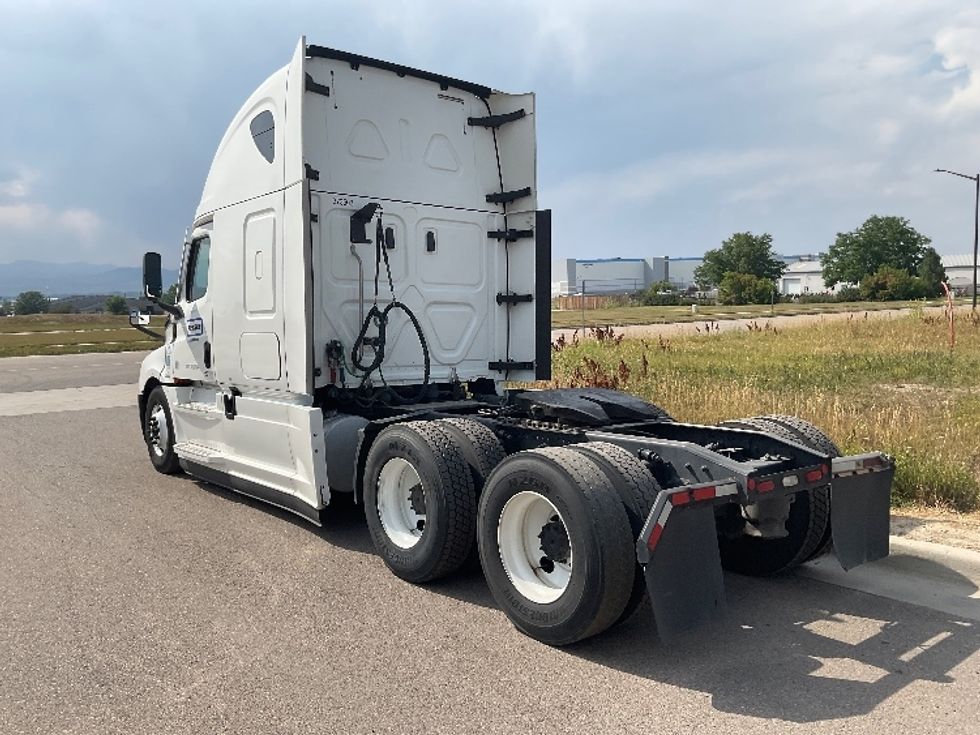 Sleeper Tractor-Heavy Duty Tractors-Freightliner-2020-T12664ST-West Fargo-ND-514,212\n\t\tmiles-$ 59,750 - Image 5