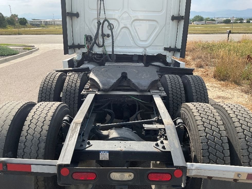 Sleeper Tractor-Heavy Duty Tractors-Freightliner-2020-T12664ST-West Fargo-ND-514,212\n\t\tmiles-$ 59,750 - Image 6