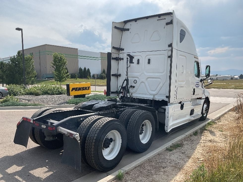Sleeper Tractor-Heavy Duty Tractors-Freightliner-2020-T12664ST-West Fargo-ND-514,212\n\t\tmiles-$ 59,750 - Image 7