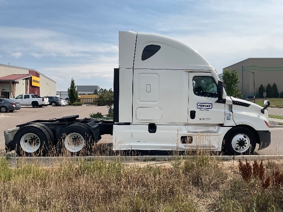 Sleeper Tractor-Heavy Duty Tractors-Freightliner-2020-T12664ST-West Fargo-ND-514,212\n\t\tmiles-$ 59,750 - Image 8