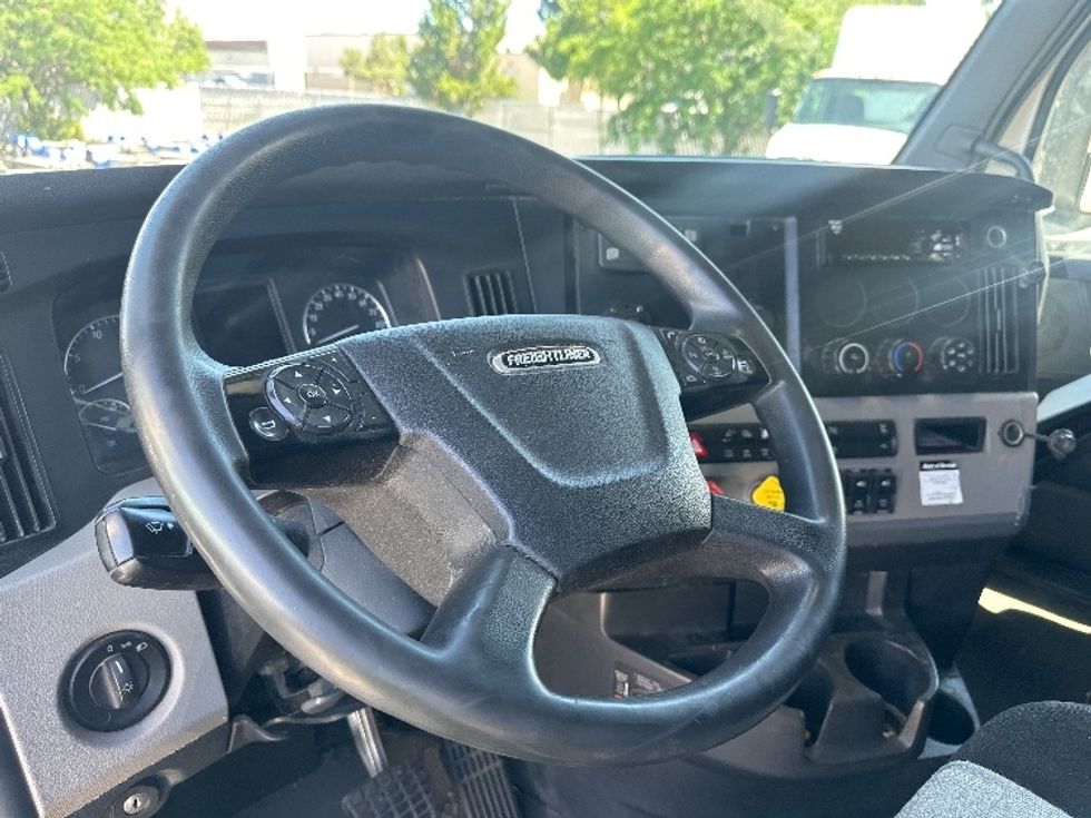 Sleeper Tractor-Heavy Duty Tractors-Freightliner-2020-T12664ST-West Sacramento-CA-605,113\n\t\tmiles-$ 62,500 - Image 10