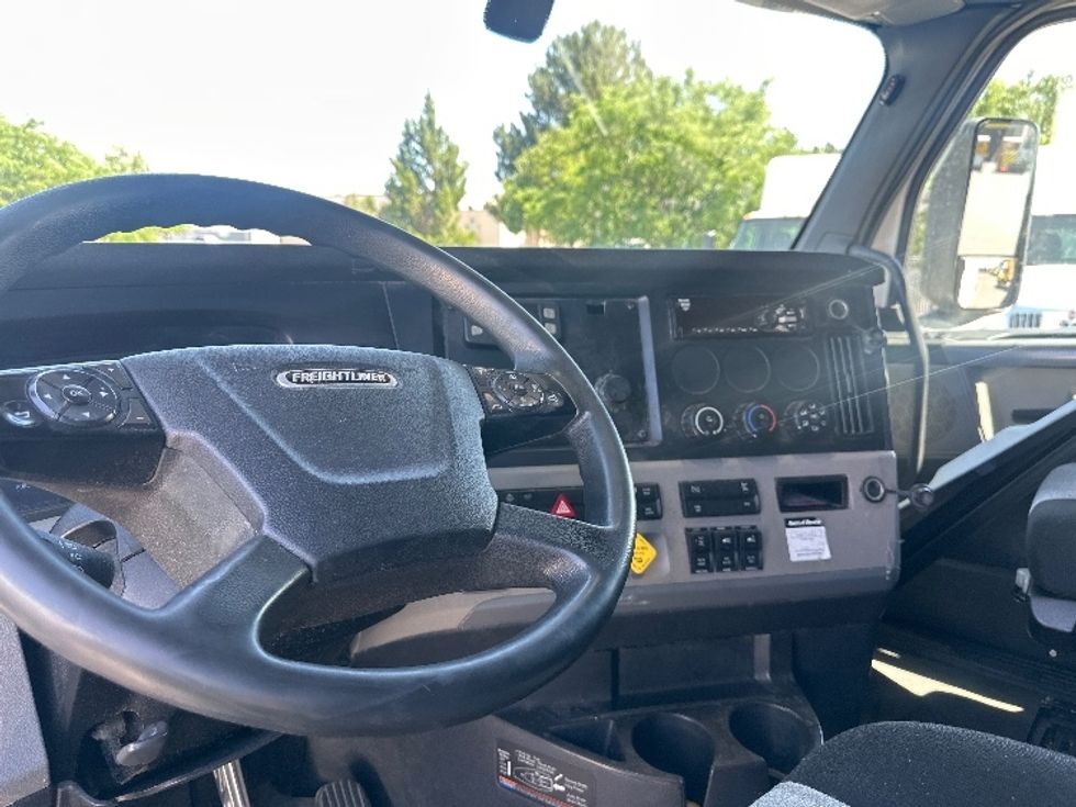 Sleeper Tractor-Heavy Duty Tractors-Freightliner-2020-T12664ST-West Sacramento-CA-605,113\n\t\tmiles-$ 62,500 - Image 11