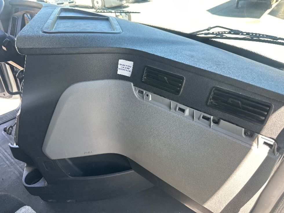 Sleeper Tractor-Heavy Duty Tractors-Freightliner-2020-T12664ST-West Sacramento-CA-605,113\n\t\tmiles-$ 62,500 - Image 14