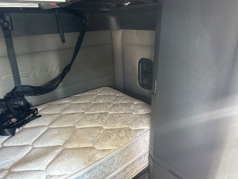 Sleeper Tractor-Heavy Duty Tractors-Freightliner-2020-T12664ST-West Sacramento-CA-605,113\n\t\tmiles-$ 62,500 - Image 17