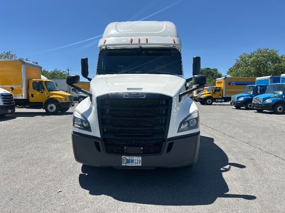 Sleeper Tractor-Heavy Duty Tractors-Freightliner-2020-T12664ST-West Sacramento-CA-605,113\n\t\tmiles-$ 62,500 - Image 2