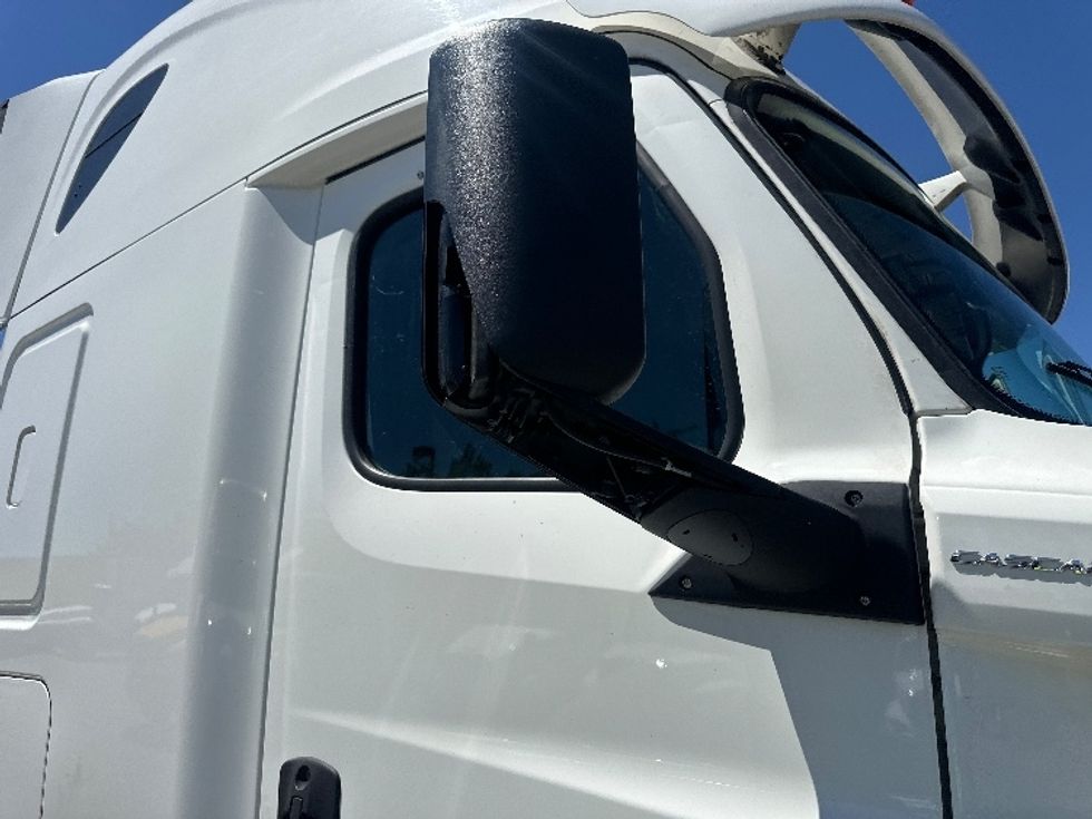 Sleeper Tractor-Heavy Duty Tractors-Freightliner-2020-T12664ST-West Sacramento-CA-605,113\n\t\tmiles-$ 62,500 - Image 25