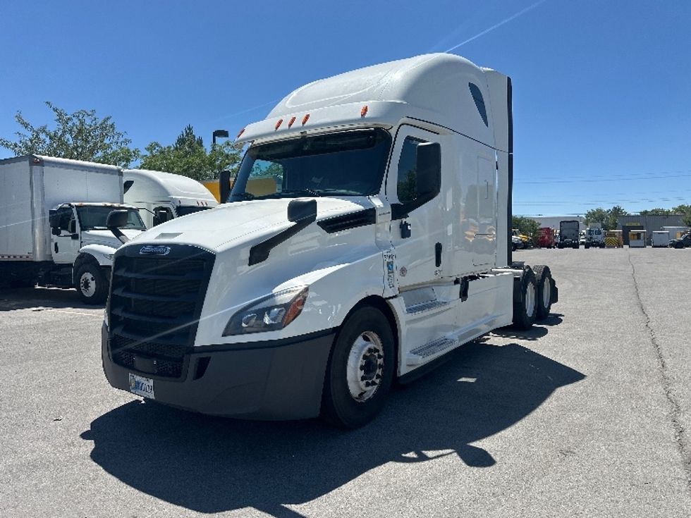 Sleeper Tractor-Heavy Duty Tractors-Freightliner-2020-T12664ST-West Sacramento-CA-605,113\n\t\tmiles-$ 62,500 - Image 3