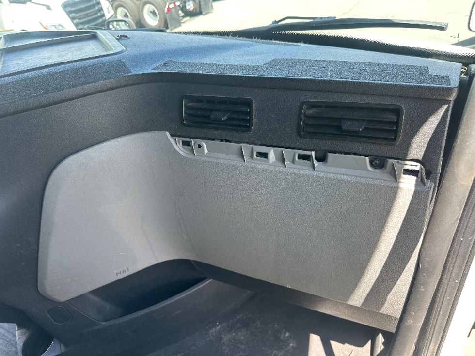 Sleeper Tractor-Heavy Duty Tractors-Freightliner-2020-T12664ST-West Sacramento-CA-621,615\n\t\tmiles-$ 61,250 - Image 14