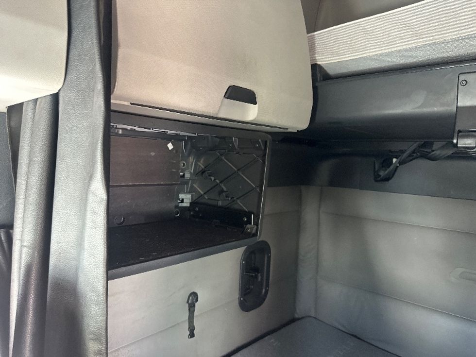 Sleeper Tractor-Heavy Duty Tractors-Freightliner-2020-T12664ST-West Sacramento-CA-621,615\n\t\tmiles-$ 61,250 - Image 18