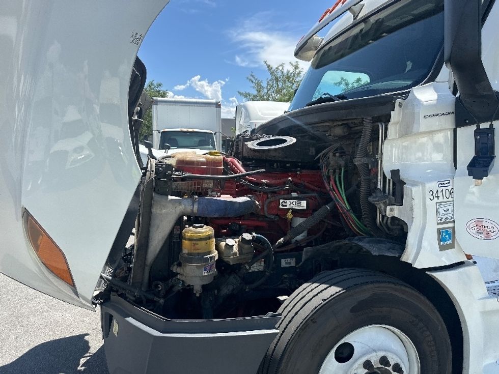 Sleeper Tractor-Heavy Duty Tractors-Freightliner-2020-T12664ST-West Sacramento-CA-621,615\n\t\tmiles-$ 61,250 - Image 21