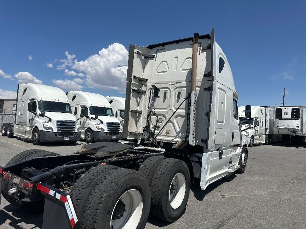 Sleeper Tractor-Heavy Duty Tractors-Freightliner-2020-T12664ST-West Sacramento-CA-621,615\n\t\tmiles-$ 61,250 - Image 7