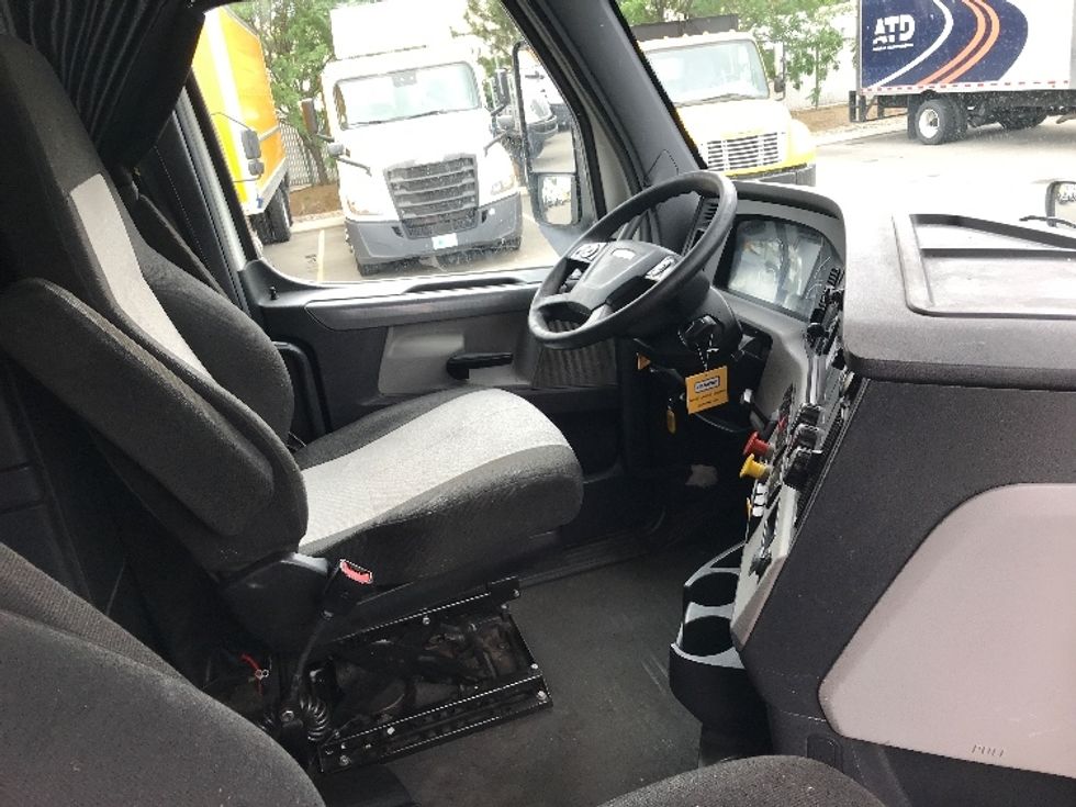 Sleeper Tractor-Heavy Duty Tractors-Freightliner-2020-T12664ST-West Sacramento-CA-633,850\n\t\tmiles-$ 60,250 - Image 15