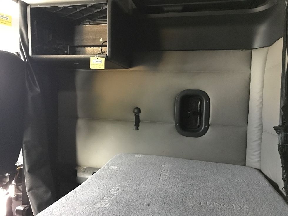 Sleeper Tractor-Heavy Duty Tractors-Freightliner-2020-T12664ST-West Sacramento-CA-633,850\n\t\tmiles-$ 60,250 - Image 19