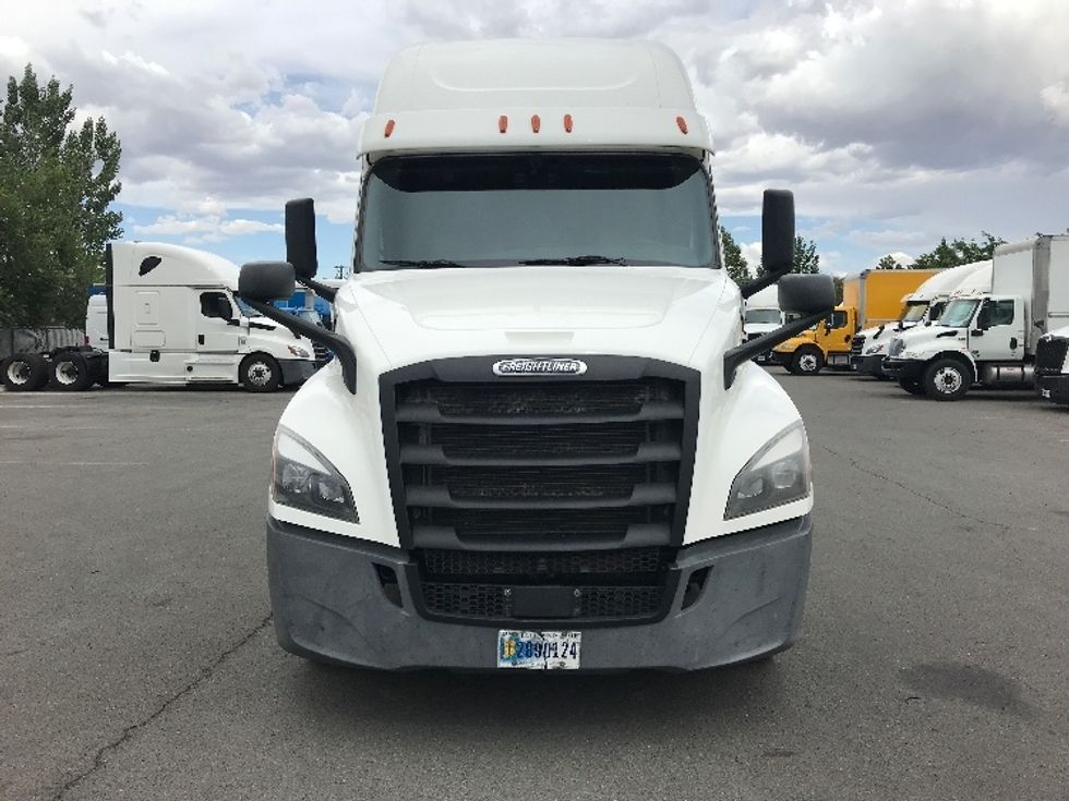 Sleeper Tractor-Heavy Duty Tractors-Freightliner-2020-T12664ST-West Sacramento-CA-633,850\n\t\tmiles-$ 60,250 - Image 2