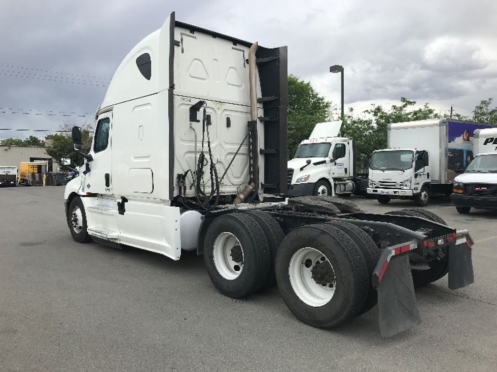 Sleeper Tractor-Heavy Duty Tractors-Freightliner-2020-T12664ST-West Sacramento-CA-633,850\n\t\tmiles-$ 60,250 - Image 5