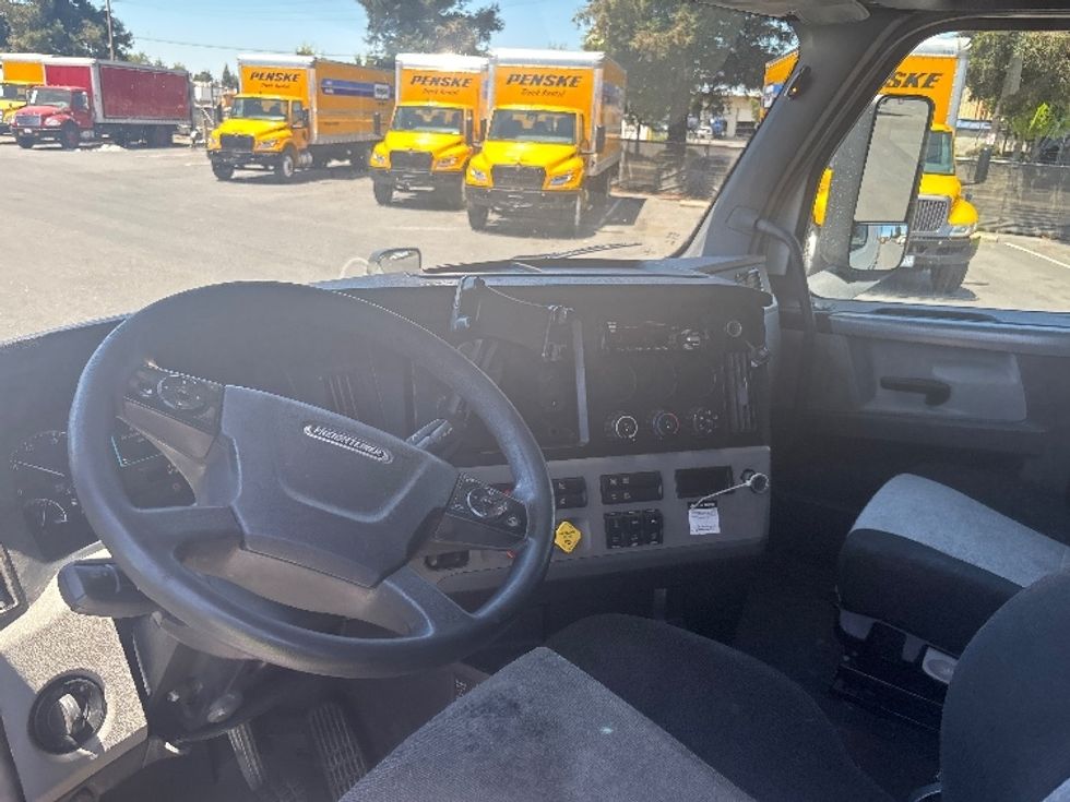 Sleeper Tractor-Heavy Duty Tractors-Freightliner-2020-T12664ST-West Sacramento-CA-639,800\n\t\tmiles-$ 52,000 - Image 10