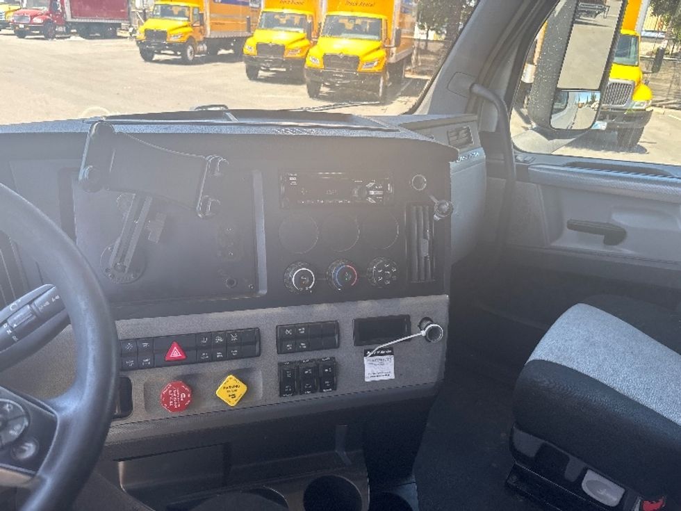 Sleeper Tractor-Heavy Duty Tractors-Freightliner-2020-T12664ST-West Sacramento-CA-639,800\n\t\tmiles-$ 52,000 - Image 11