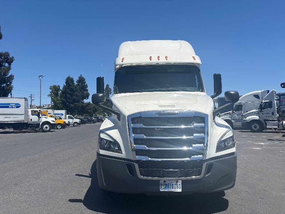 Sleeper Tractor-Heavy Duty Tractors-Freightliner-2020-T12664ST-West Sacramento-CA-639,800\n\t\tmiles-$ 52,000 - Image 2