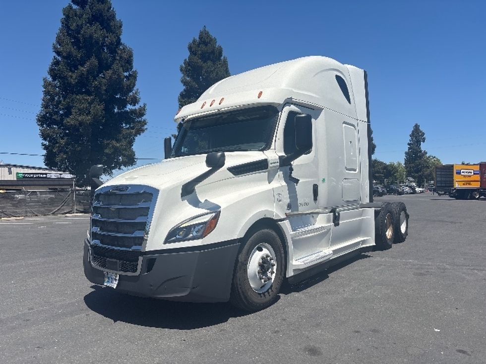 Sleeper Tractor-Heavy Duty Tractors-Freightliner-2020-T12664ST-West Sacramento-CA-639,800\n\t\tmiles-$ 52,000 - Image 3
