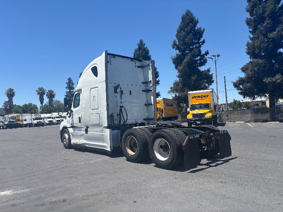 Sleeper Tractor-Heavy Duty Tractors-Freightliner-2020-T12664ST-West Sacramento-CA-639,800\n\t\tmiles-$ 52,000 - Image 5