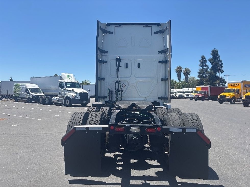 Sleeper Tractor-Heavy Duty Tractors-Freightliner-2020-T12664ST-West Sacramento-CA-639,800\n\t\tmiles-$ 52,000 - Image 6