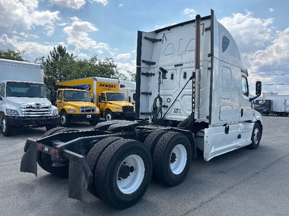 Sleeper Tractor-Heavy Duty Tractors-Freightliner-2020-T12664ST-West Sacramento-CA-648,112\n\t\tmiles-$ 58,250 - Image 7
