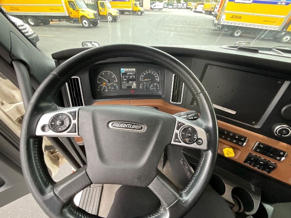 Sleeper Tractor-Heavy Duty Tractors-Freightliner-2020-T12664ST-West Sacramento-CA-665,260\n\t\tmiles-$ 57,500 - Image 10