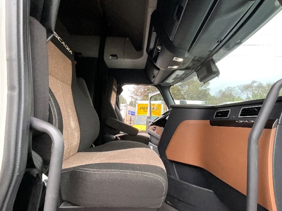 Sleeper Tractor-Heavy Duty Tractors-Freightliner-2020-T12664ST-West Sacramento-CA-665,260\n\t\tmiles-$ 57,500 - Image 15