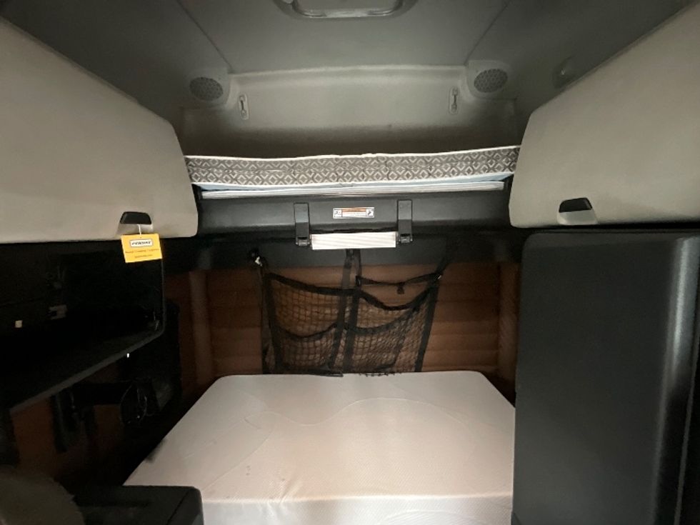 Sleeper Tractor-Heavy Duty Tractors-Freightliner-2020-T12664ST-West Sacramento-CA-665,260\n\t\tmiles-$ 57,500 - Image 17