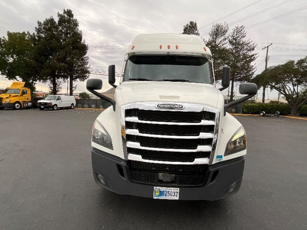 Sleeper Tractor-Heavy Duty Tractors-Freightliner-2020-T12664ST-West Sacramento-CA-665,260\n\t\tmiles-$ 57,500 - Image 2