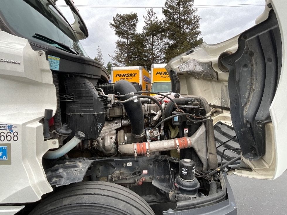 Sleeper Tractor-Heavy Duty Tractors-Freightliner-2020-T12664ST-West Sacramento-CA-665,260\n\t\tmiles-$ 57,500 - Image 20