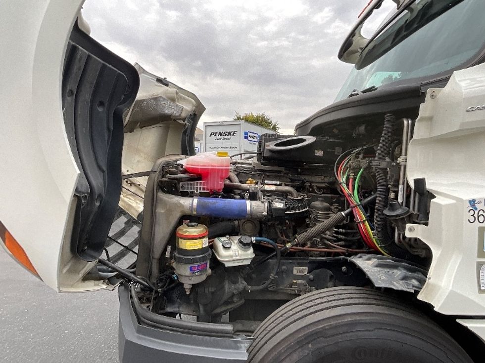 Sleeper Tractor-Heavy Duty Tractors-Freightliner-2020-T12664ST-West Sacramento-CA-665,260\n\t\tmiles-$ 57,500 - Image 21