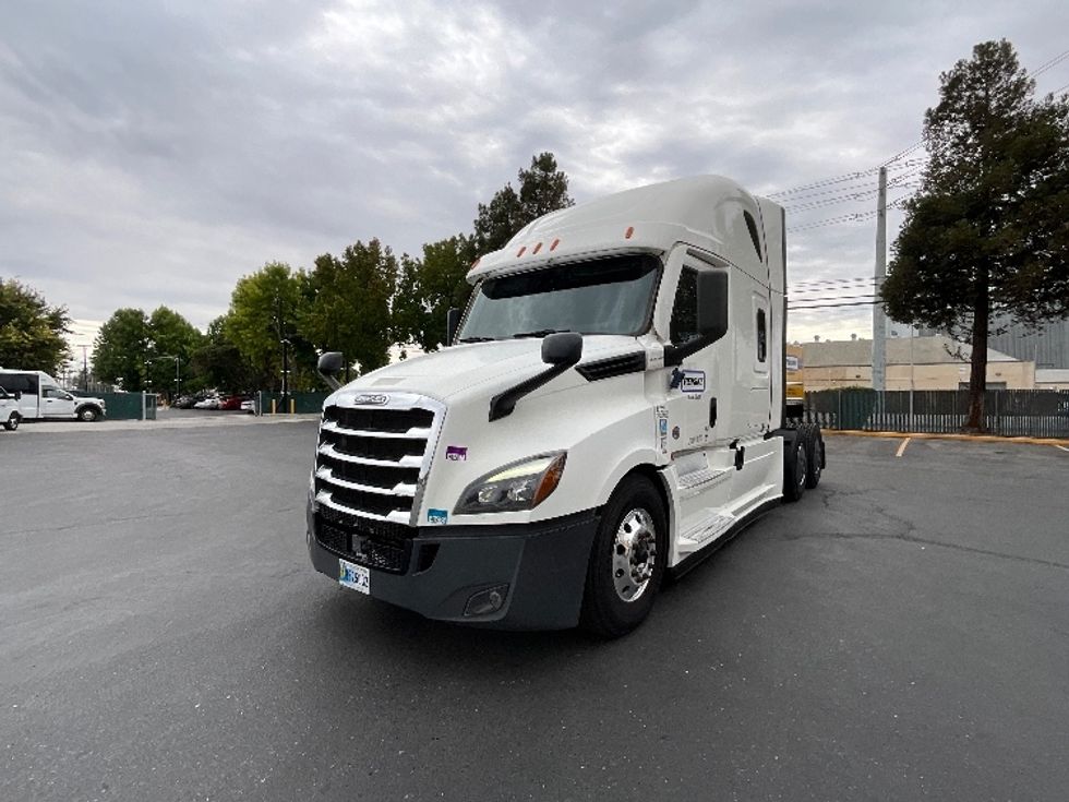 Sleeper Tractor-Heavy Duty Tractors-Freightliner-2020-T12664ST-West Sacramento-CA-665,260\n\t\tmiles-$ 57,500 - Image 3