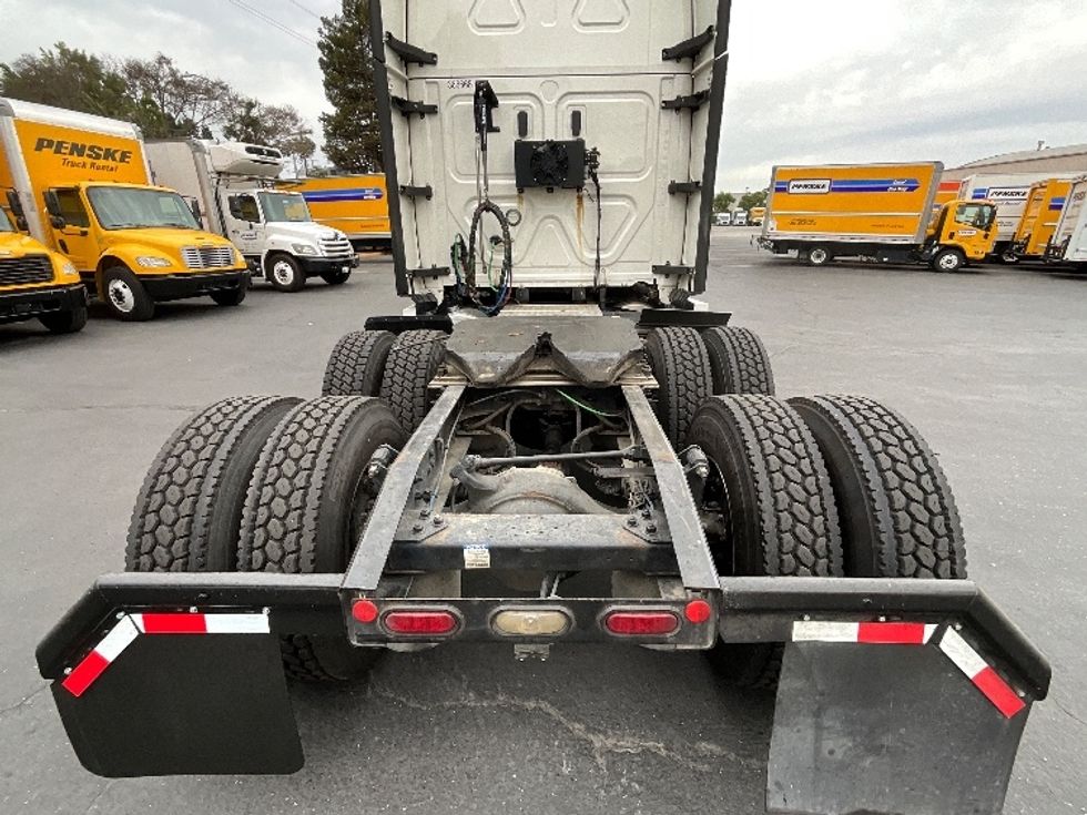 Sleeper Tractor-Heavy Duty Tractors-Freightliner-2020-T12664ST-West Sacramento-CA-665,260\n\t\tmiles-$ 57,500 - Image 6