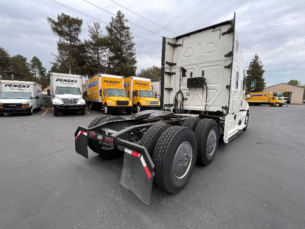 Sleeper Tractor-Heavy Duty Tractors-Freightliner-2020-T12664ST-West Sacramento-CA-665,260\n\t\tmiles-$ 57,500 - Image 7