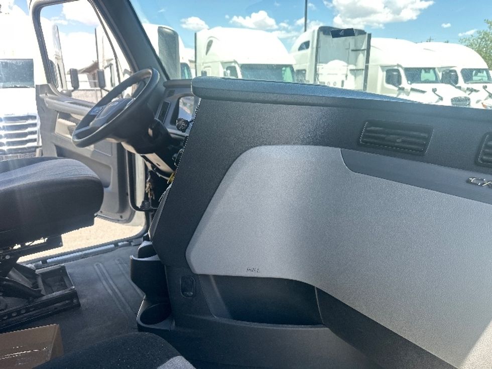 Sleeper Tractor-Heavy Duty Tractors-Freightliner-2020-T12664ST-West Sacramento-CA-692,777\n\t\tmiles-$ 55,500 - Image 15