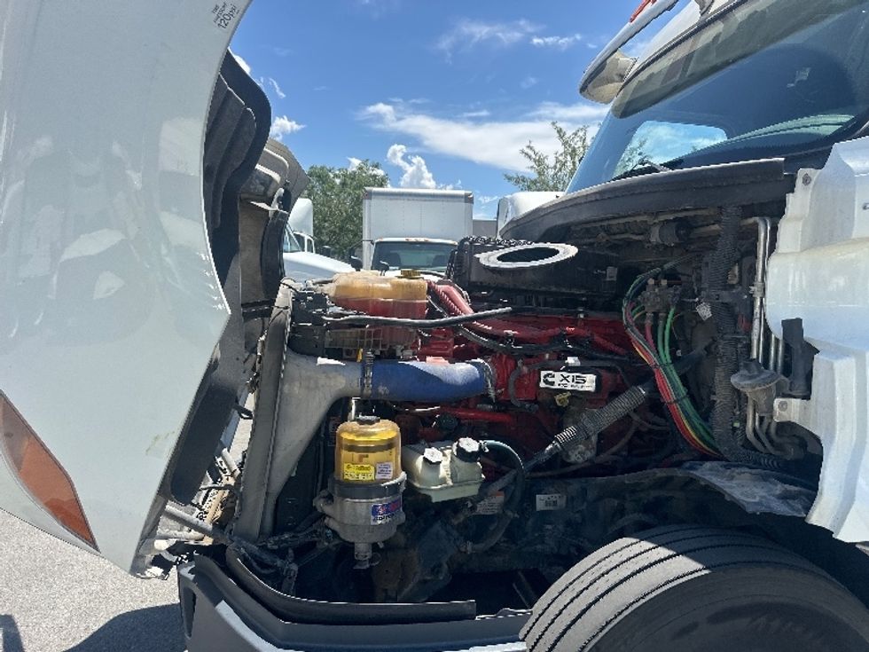 Sleeper Tractor-Heavy Duty Tractors-Freightliner-2020-T12664ST-West Sacramento-CA-692,777\n\t\tmiles-$ 55,500 - Image 21